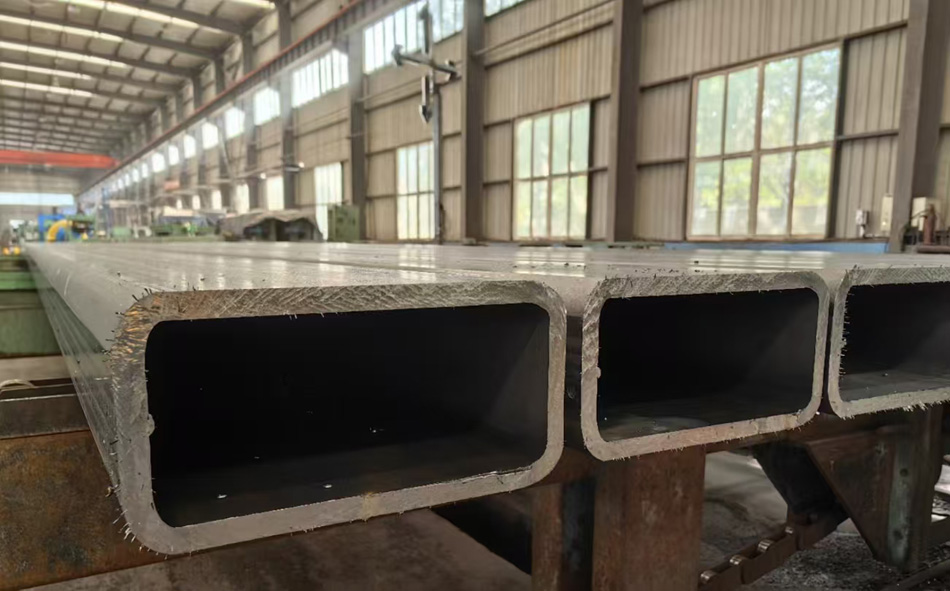 設計及生產建築扁通-Construction-Steel-Manufacturer-香港建築鋼材-鋼鐵材料分銷-自設大陸鋼鐵廠直送香港
